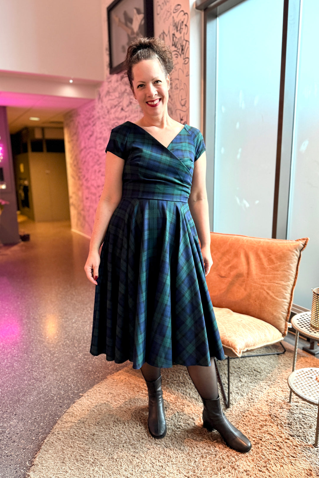 The Pretty Dress The Hourglass kjole i tartan ruter - Retropiken