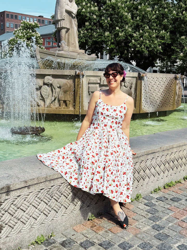 The Pretty Dress Priscilla Cherry Print Cotton Kjole - Retropiken