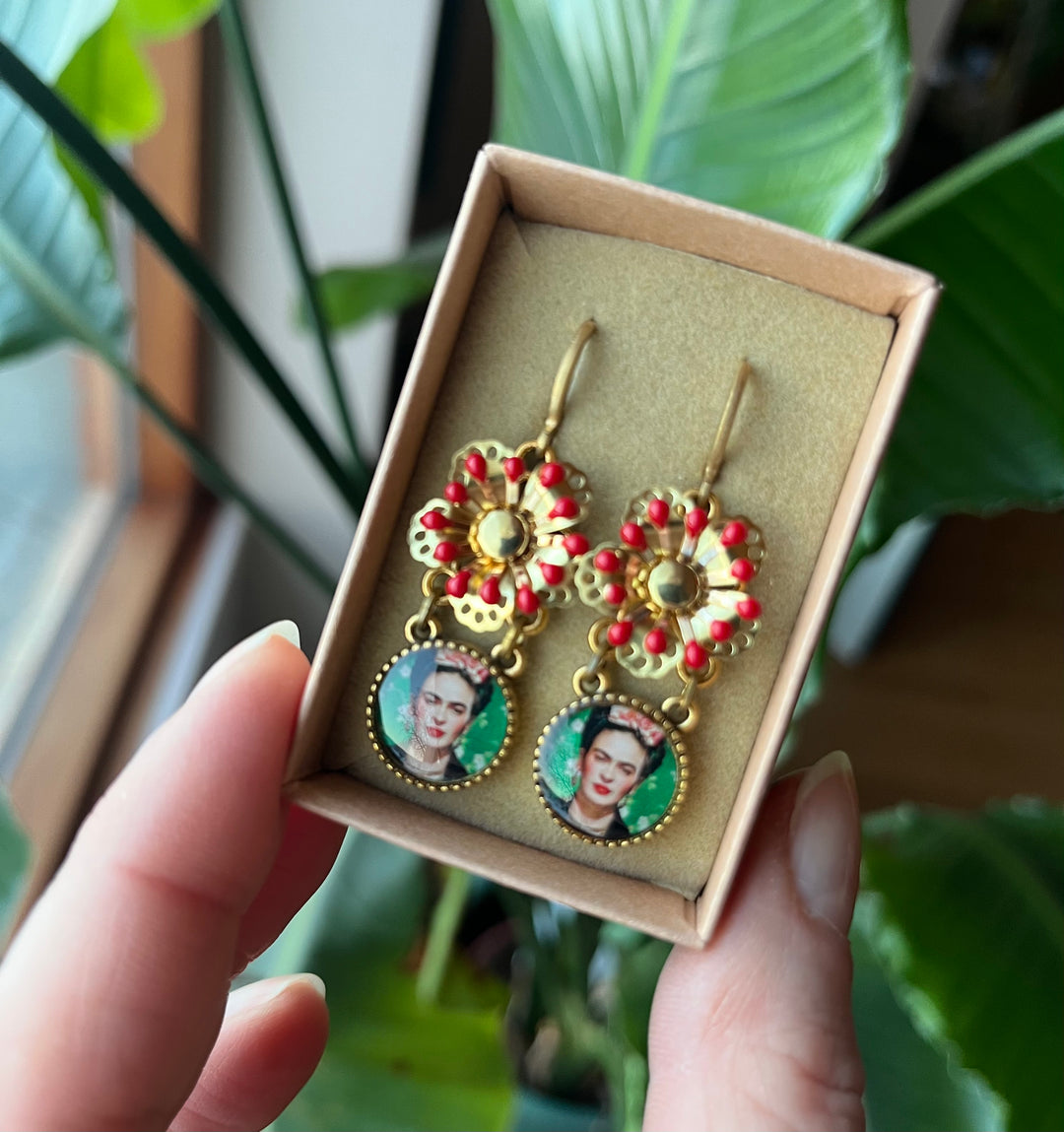 Urban Hippies Frida Red & Flowers Øredobber - Retropiken