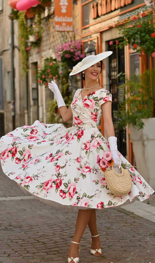 The Pretty Dress Hourglass Chartwell Swing Ivory