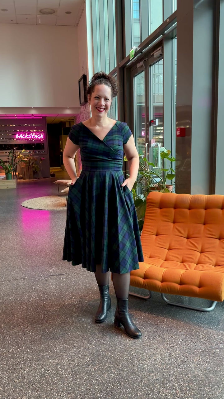 The Hourglass kjole i tartan ruter